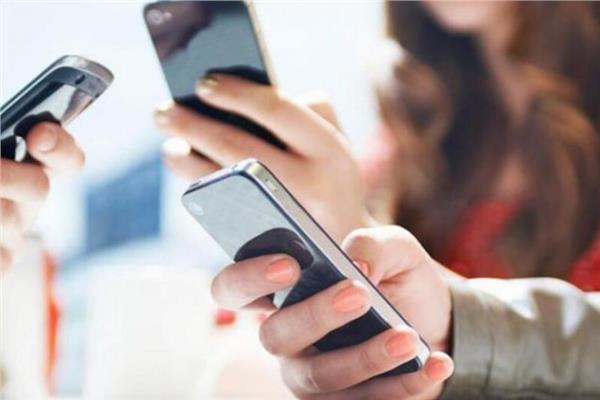 الهواتف الذكية والأمراض المعدية.. أطباء يكشفون العلاقة بينهما