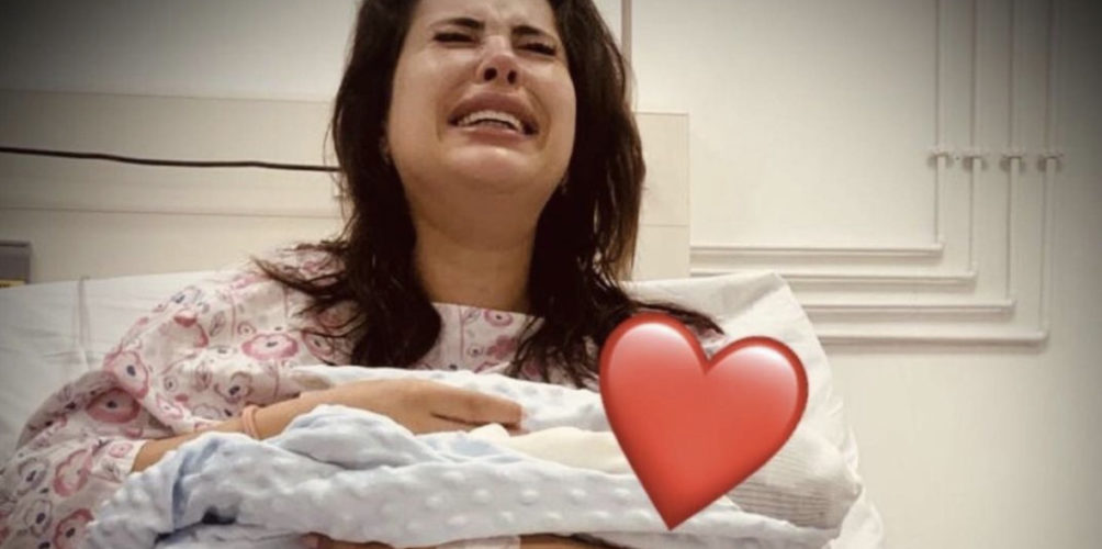 وصفوها بالـ&nbsp;&raquo;معبرة&nbsp;&raquo;.. صورة لابتسام العروسي رفقة مولودها تشعل مواقع التواصل الاجتماعي