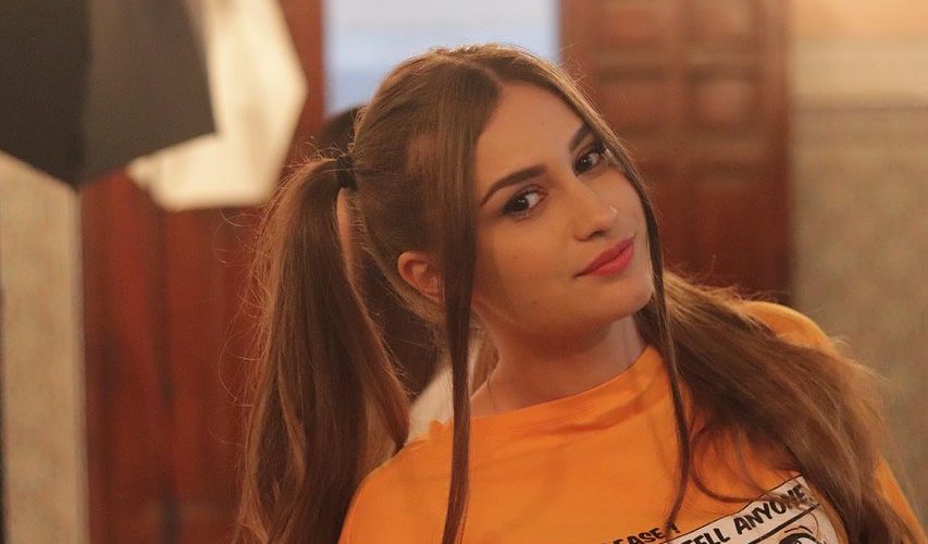 انتقدوا شكل أسنانها.. بطلة &laquo;&nbsp;سلمات أبو البنات&nbsp;&raquo; ترد بشراسة (فيديو)