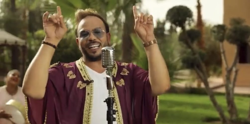 من المكياج للغنا.. جواد قنانة يدخل عالم الغناء بـ&nbsp;&raquo;حياتي هادي&nbsp;&raquo; (فيديو)