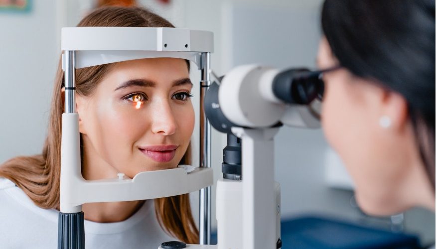 تكشف عن أمراض خطيرة.. دراسة توضح أهمية فحص العين