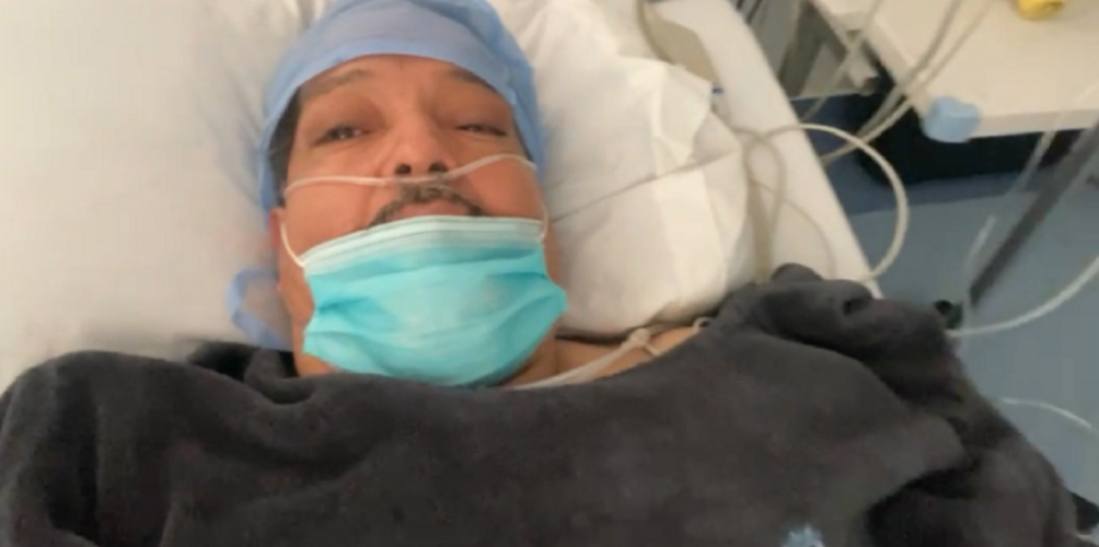 بعد وعكة صحية ألمت به.. الفنان عبد الله فركوس يجري عملية جراحية
