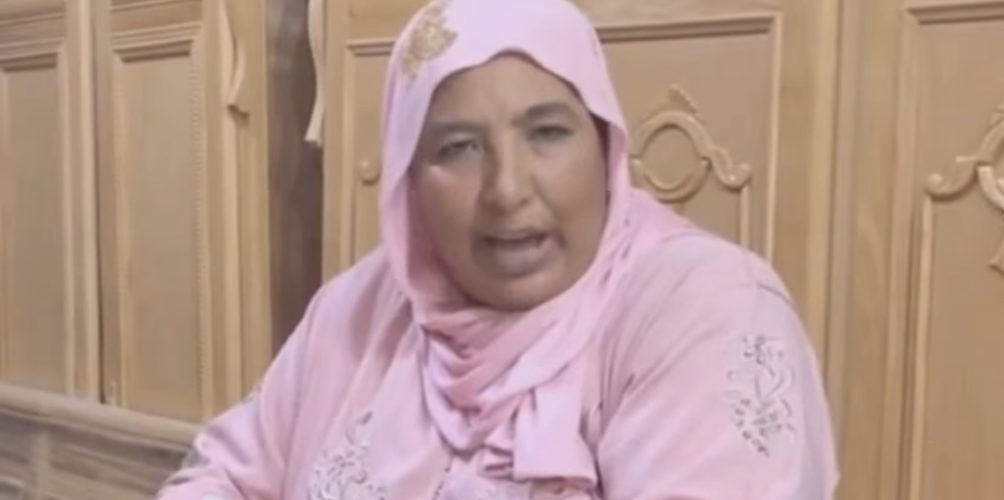 مازال زايدة فيه.. مي نعيمة تصب غضبها على منتقديها &laquo;&nbsp;لهلا يحيكم حتى نعتذر&nbsp;&raquo;