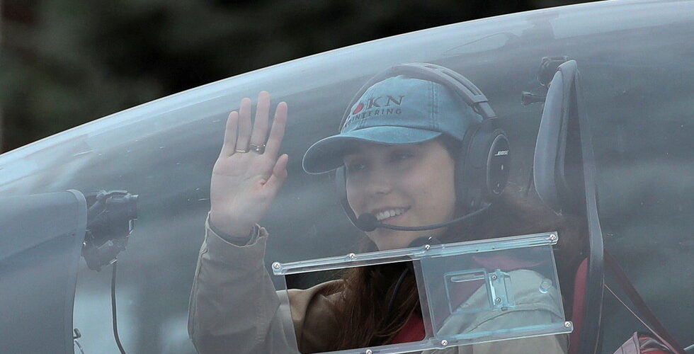 عمرها 19 عاما.. زارا أصغر امرأة تطير بمفردها حول العالم