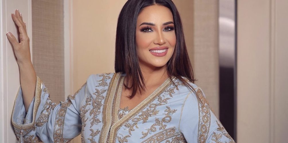 في العيد الوطني الـ50 للإمارات.. ديانا حداد تتألق بالقفطان (صور)
