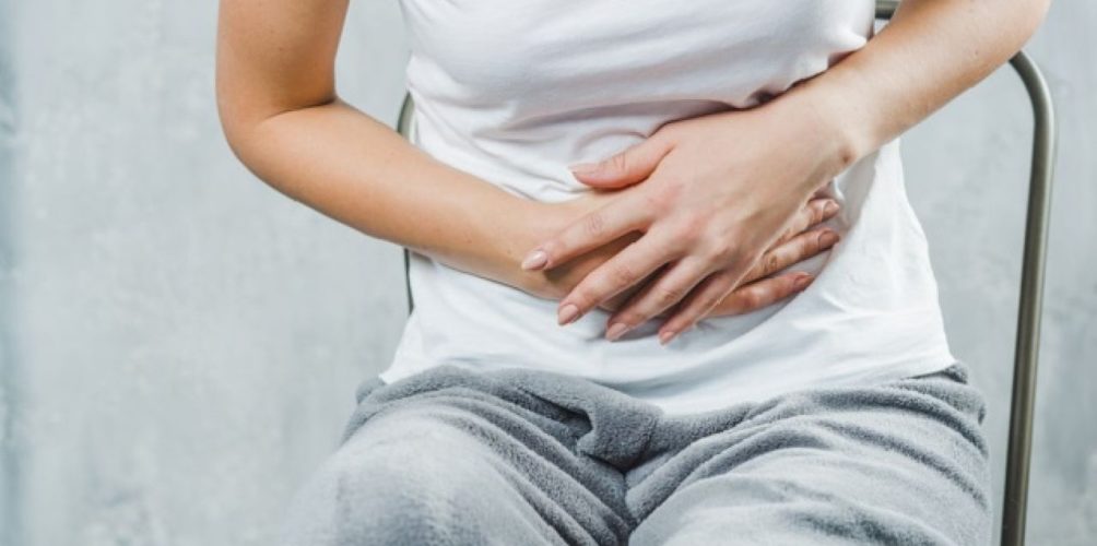 أسباب النزيف في مرحلة سن الأمل.. الدكتور لمسفر يجيب (فيديو)