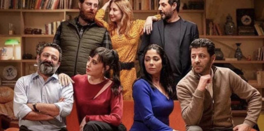 ضجة فيلم « أصحاب… ولا أعز ».. نقابة المهن تدافع عن منى زكي