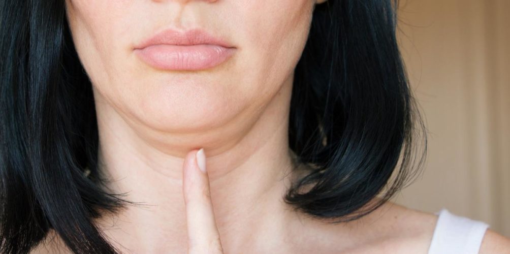 مشلكة الذقن المزدوج.. تمارين بسيطة ينصح باتباعها
