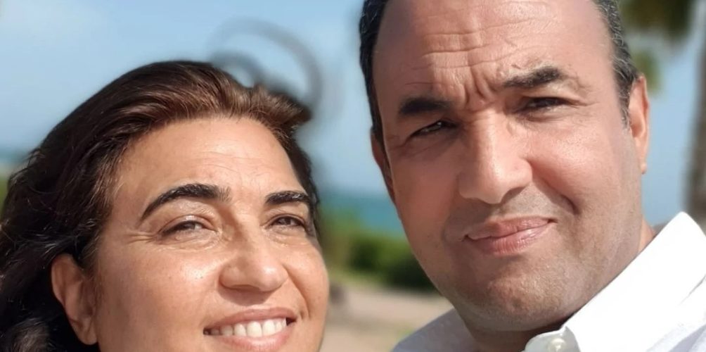 فيديو رومانسي.. رشيد الوالي وزوجته يرقصان بملابس النوم