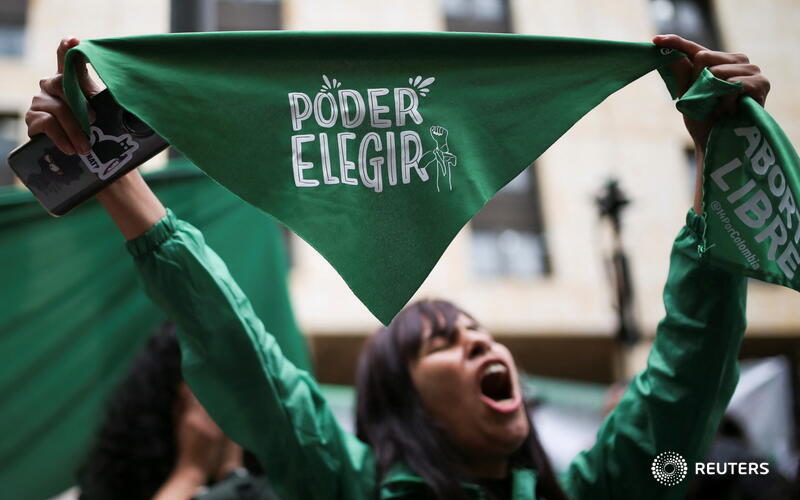 انتصار قانوني.. كولومبيا تلغي تجريم الإجهاض والعشرات يخرجون للاحتفال