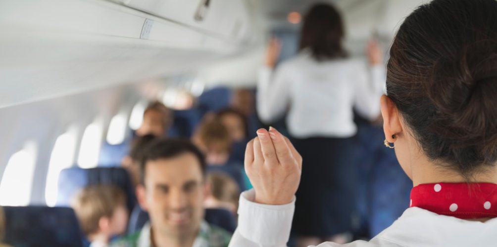 التحرش والعنف في الطائرات.. السعودية تعاقب بالسجن وغرامات مالية