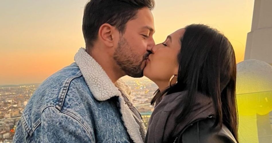 بسبب تبادلها القبل مع زوجها.. منال بنشليخة تتعرض للإنتقادات