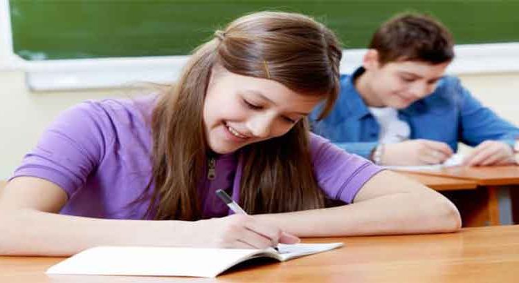 دراسة حديثة: الإناث يتفوقن على الذكور في فهم النصوص المكتوبة والعلوم