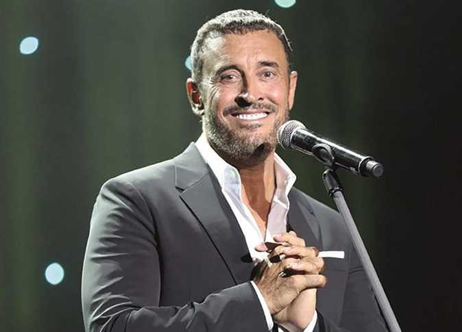 بسبب وفاة زوجته السابقة.. كاظم الساهر يؤجل جولته الفنية