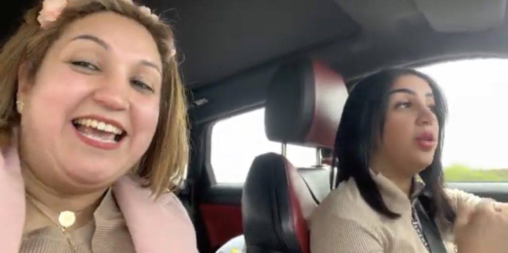 رغم الانتقادات والمحتوى &laquo;&nbsp;التافه&nbsp;&raquo;.. فيديوهات ندى حاسي ووالدتها تحتل مراتب متقدمة في الطوندونس على اليوتيوب (صور)