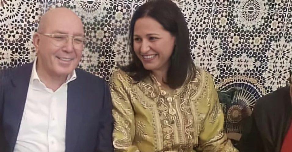 وفقا للطقوس المغربية.. شميشة تدخل القفص الذهبي للمرة الثانية