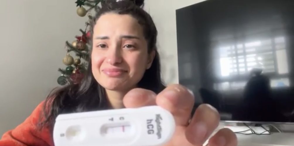 بفيديو الإعلان عن حملها.. شقيقة سلمى رشيد تتصدر الطوندونس على اليوتيوب (فيديو)