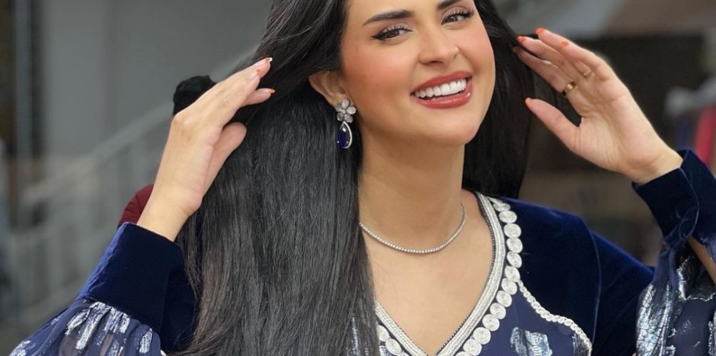 « خارجة وايديا فيديه ».. سلمى رشيد تطرح أغنية جنيريك مسلسل »المكتوب » (فيديو)