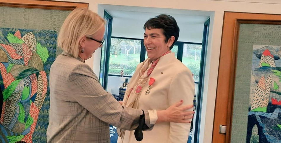 بعد أن ترأست المجلس الأعلى للحسابات.. زينب العدوي تتسلم وسام فارس جوقة الشرف الفرنسي