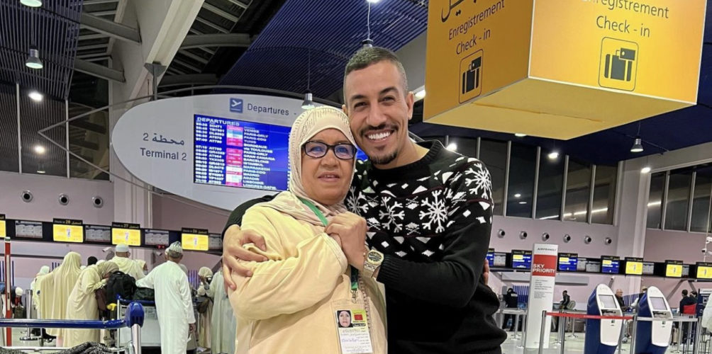 وصفها بحبيبة قلبه.. يسار يودع والدته خلال توجهها لتأدية مناسك العمرة بكلمات مؤثرة