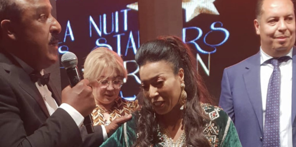 ليلة « نجوم الشاشة ».. إهداء شقة للممثلة كريمة وساط (صور)