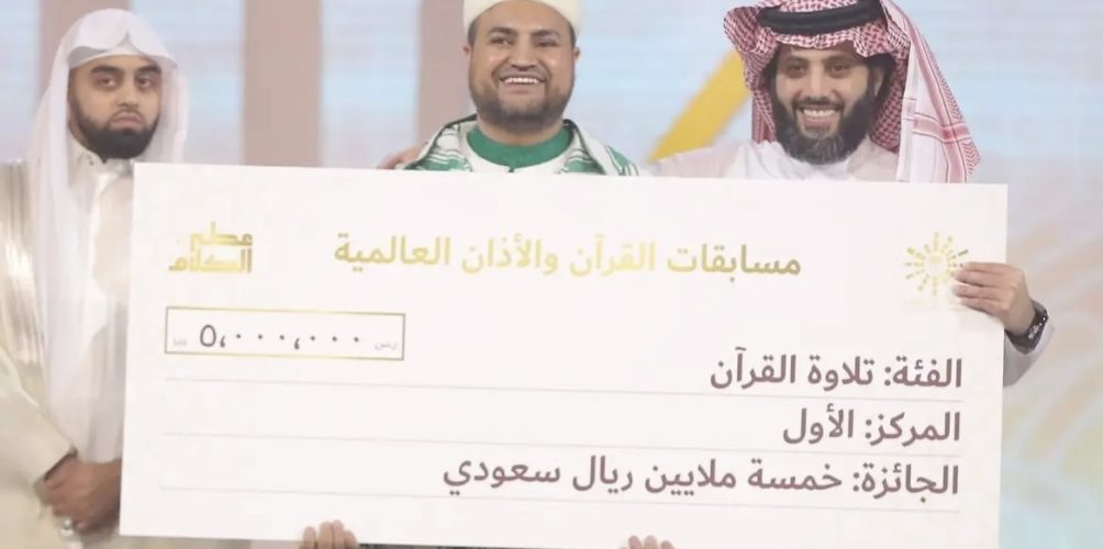 ولد البلاد.. مقرئ كفيف يفوز بالمركز الأول في ⁧‫أضخم مسابقة للقرآن والآذان