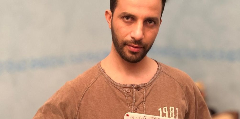 عاش تجربة واقعية مع مول الساندويتشات.. عبدالاله رشيد يكشف عن طريقة اشتغاله على شخصية العربي في مسلسل مول لمليح (فيديو)