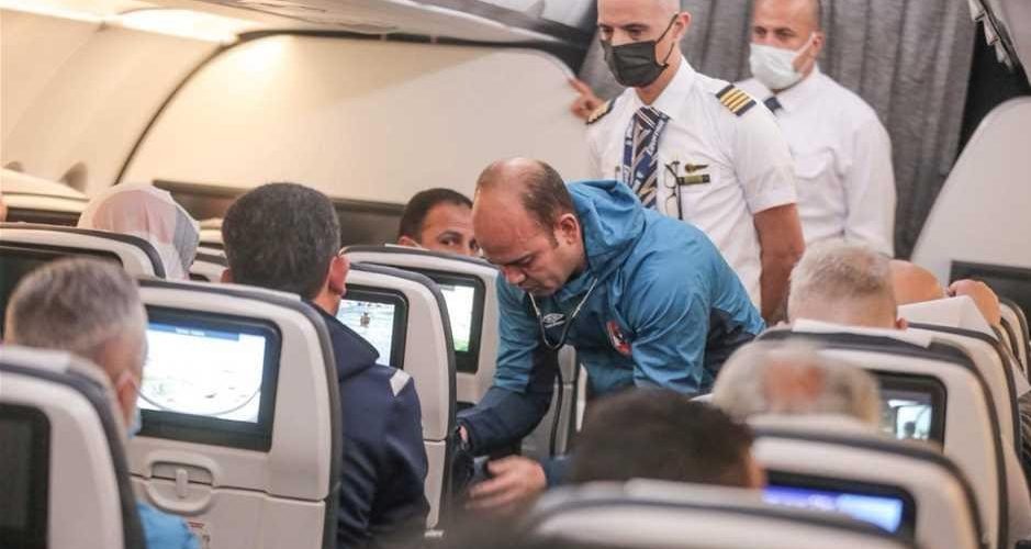 على متن طائرة.. طبيب نادي الأهلي ينقذ امرأة مغربية بعض تعرضها لأزمة صحية