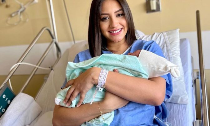لأول مرة.. المؤثرة مريم أصواب تكشف عن ملامح ابنتها »غنى »