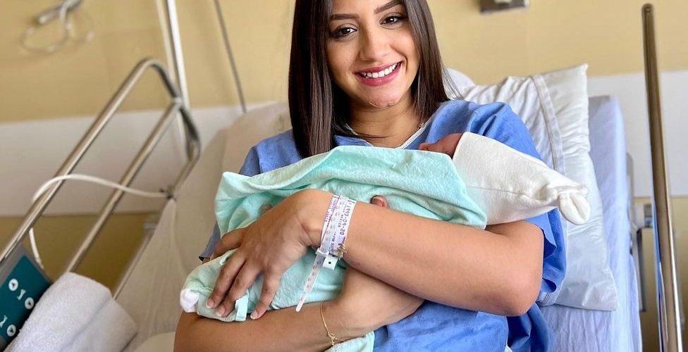 لأول مرة.. المؤثرة مريم أصواب تكشف عن ملامح ابنتها&nbsp;&raquo;غنى&nbsp;&raquo;