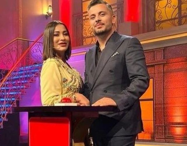 لحظات رومانسية.. حاتم عمور يعبر عن حبه لزوجته بطريقة خاصة  (فيديو)