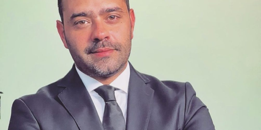 بطل سلمات أبو البنات للشيخ العمري: شتم الفنانين بكلاب الإعلام أمر غير مقبول.. والسب لا يمثل السلم والإسلام