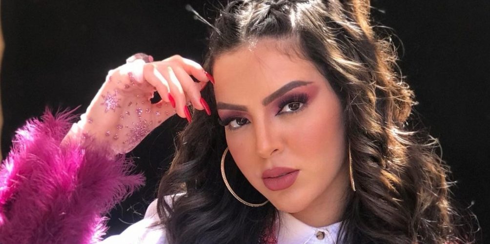 ليحياوي تتذكر والدتها الراحلة: من نهار مشيتي كلشي مشى معاك ولكن ماتخافيش ربيتي بنتك تكون مرا ونص (صورة)