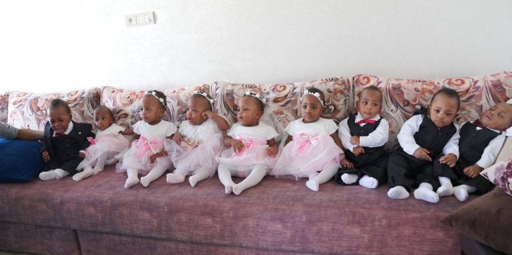 في عيد ميلادهم الأول.. التوائم الماليين التسعة ما زالوا يخضعون للرعاية في المغرب ووالدهم يؤكد أنهم يتمتعون بصحة جيدة