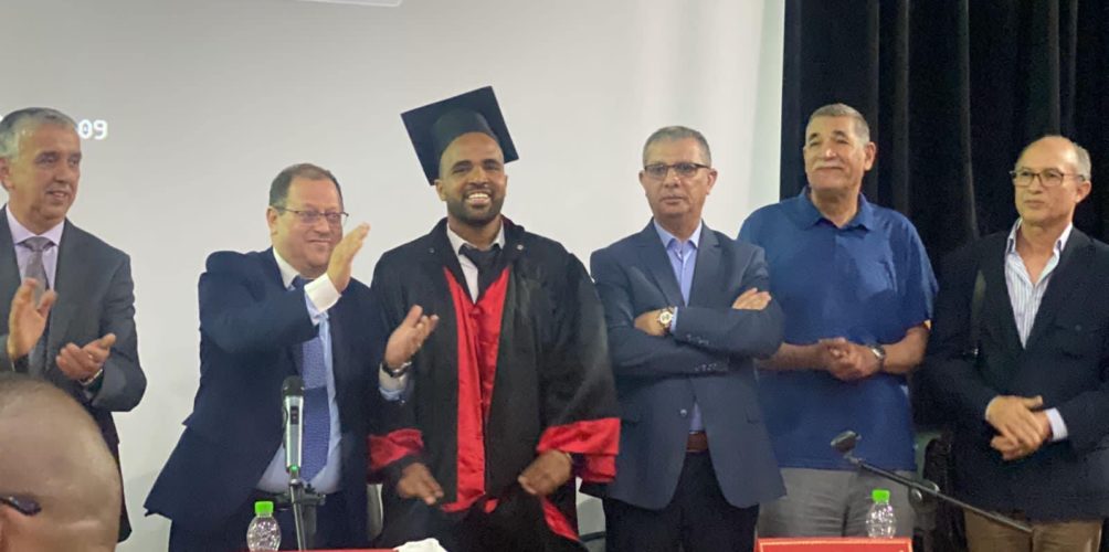 ما مفرطش فقرايتو.. باسو ينال شهادة الدكتوراه بميزة « مشرف جدا »