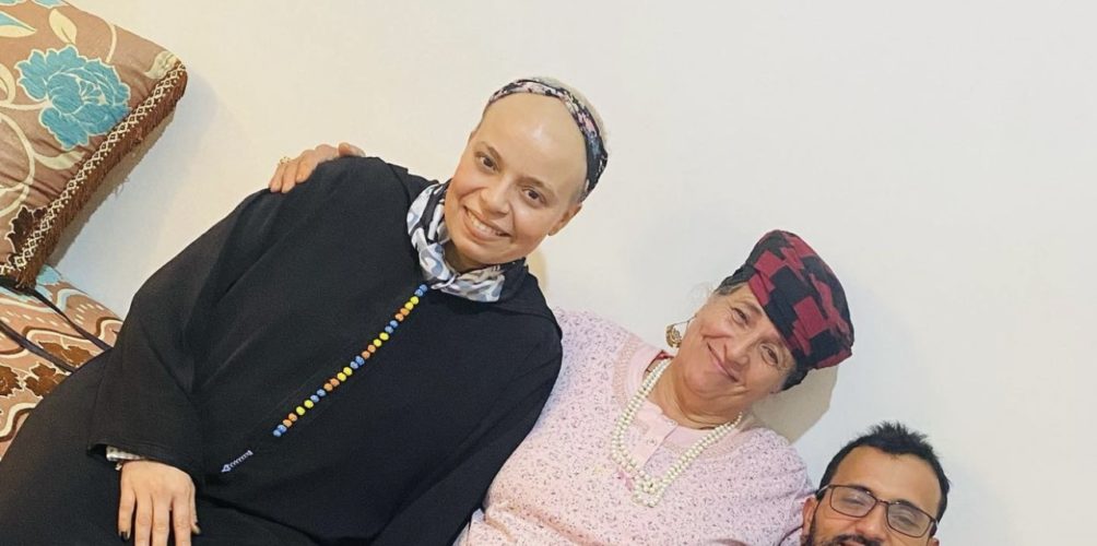 بعد خضوعها لعملية جراحية.. زينب الناجم تطمئن جمهورها عن وضعها الصحي وتبارك له العيد (صورة)