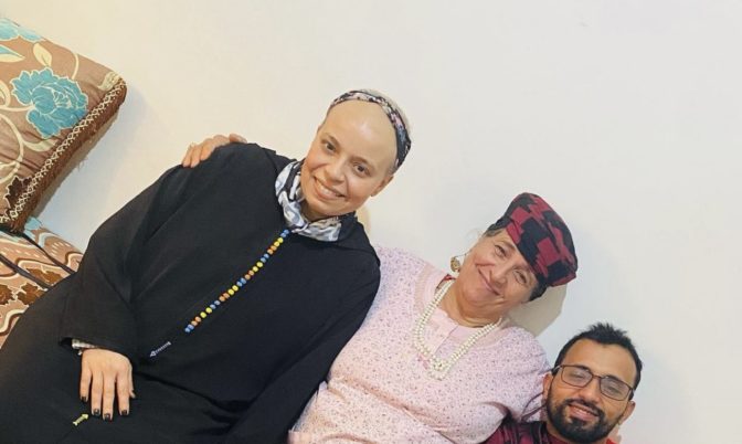 بعد خضوعها لعملية جراحية.. زينب الناجم تطمئن جمهورها عن وضعها الصحي وتبارك له العيد (صورة)