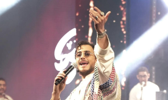 بعد أن أصبح أول فنان إفريقي وعربي يبلغ عتبة المليار مشاهدة.. لمجرد يشكر جمهوره ويعده بهدية