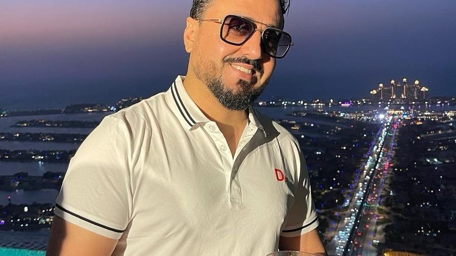 « حدادا على وفاة رئيس دولة الإمارات.. رشيد العلالي يقرر تأجيل حلقة من برنامج « رشيد شو