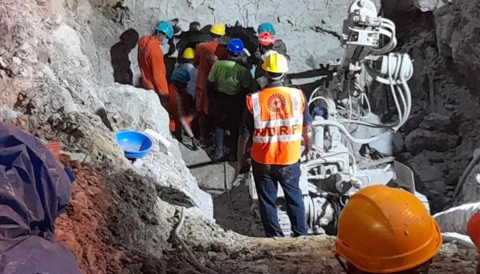 شبيهة بحادثة الطفل ريان.. إنقاذ طفل أصم وأبكم علق في بئر عميقة في الهند