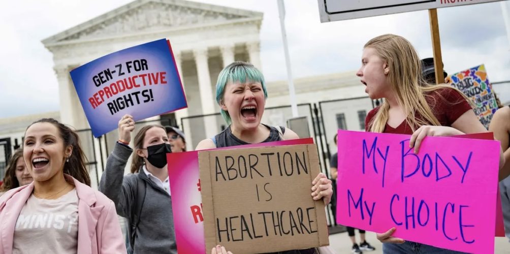 قرار أثار الجدل.. المحكمة الأمريكية العليا تلغي الحق في الإجهاض