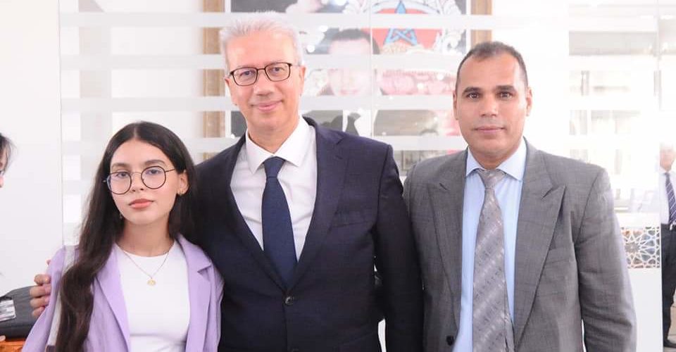 حصلت على أعلى معدل في الامتحان الوطني وكرمها والي جهة مراكش.. نائب برلماني يتحدث عن ابنته المتفوقة في الباك