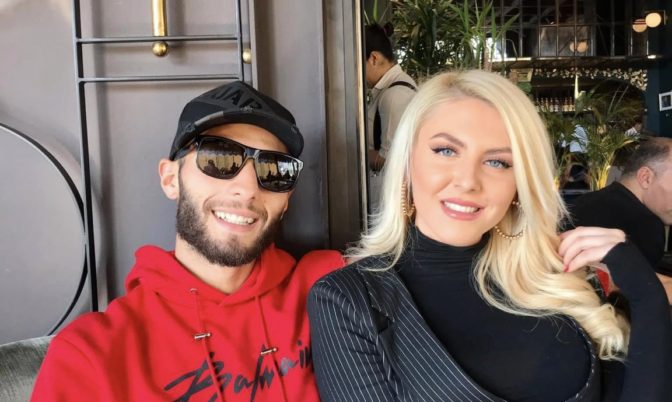 صحافية رومانية تركت وظيفتها من أجل الحب.. الحسناء رالوكا زوجة لاعب الوداد الجعدي تخطف الأنظار بجمالها
