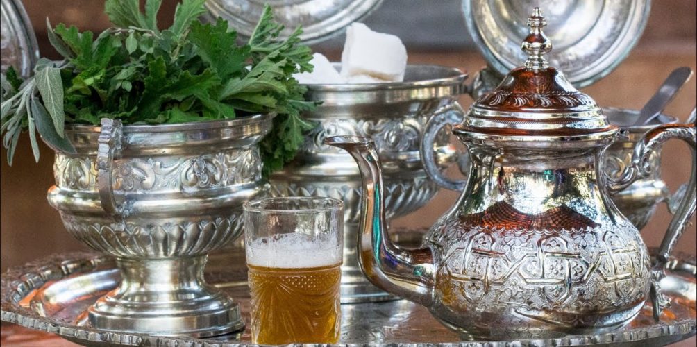 مزيج رائع من الثقافة والرقي.. موقع أمريكي يصنف الشاي المغربي ضمن الأفضل عالميا