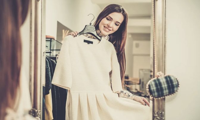 أبرزها تجنب الملابس الضيقة.. حيل لتبدي نحيفة وأنيقة