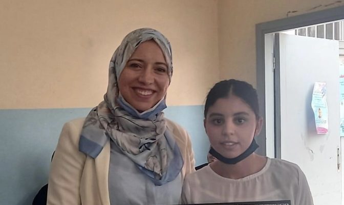 بالرغم من فقدان والدها أيامًا قبل الامتحانات.. تلميذة تحصل على أعلى معدل في البكالوريا في مديرية الحوز