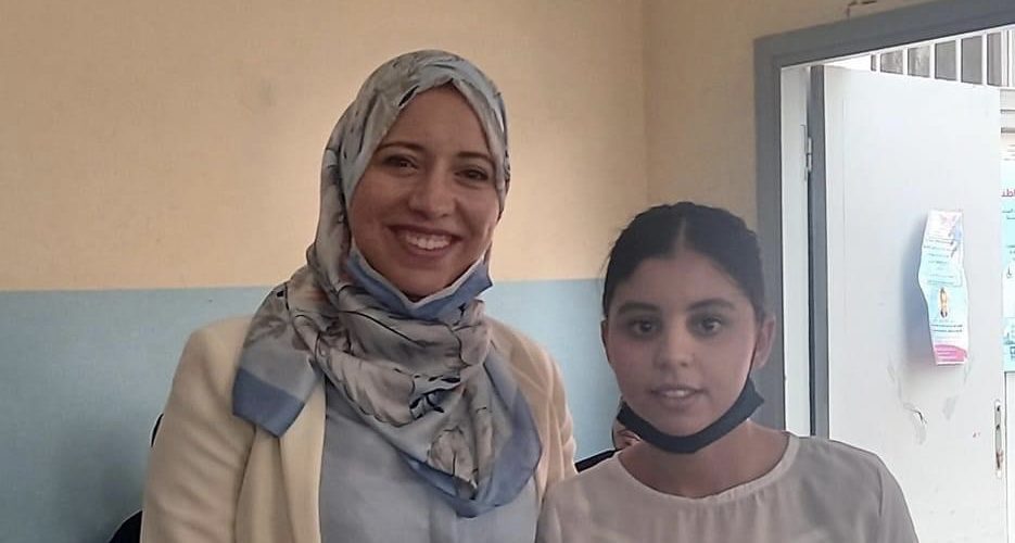 بالرغم من فقدان والدها أيامًا قبل الامتحانات.. تلميذة تحصل على أعلى معدل في البكالوريا في مديرية الحوز