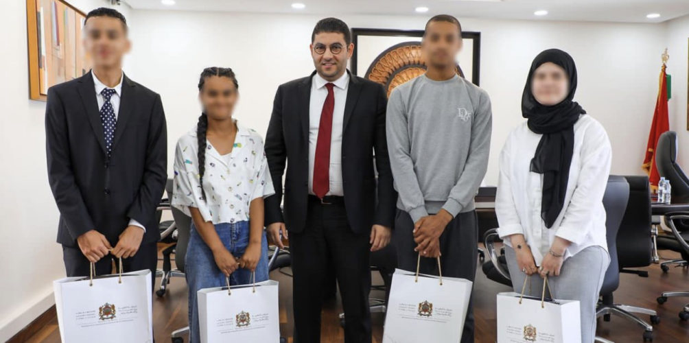 بعد حصول نزيلة على ميزة حسن جدا.. وزير الثقافة يستقبل نزلاء مراكز حماية الطفولة الحاصلين على البكالوريا