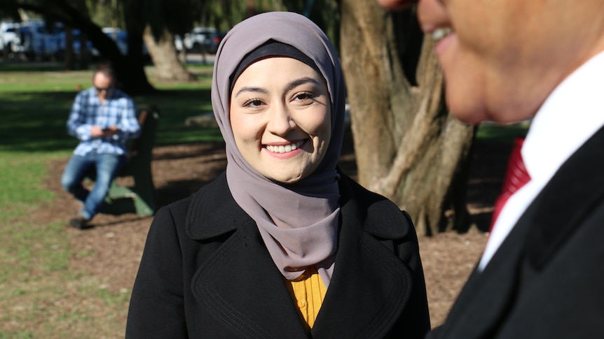 فاطمة بايمان.. أول فتاة محجبة في البرلمان الاسترالي