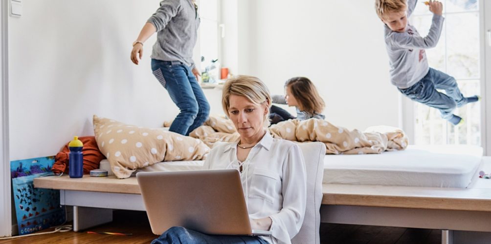 للتوفيق بين العمل والواجبات المنزلية.. نصائح بسيطة وعملية عليك اتباعها!